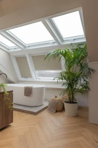 Luxe ensuite badkamer verbouwing Coretec vloer