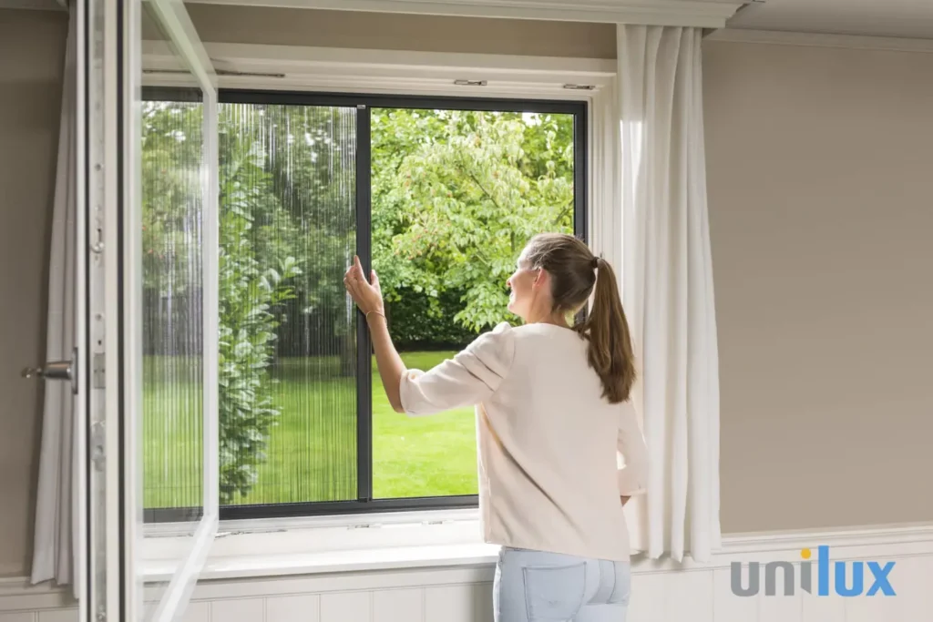 Horren in huis bij PVC en Laminaat